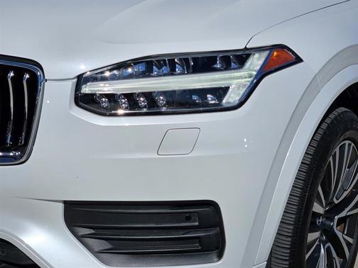 2020 Volvo XC90 T6 Momentum 7 Passenger