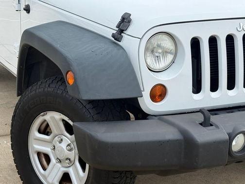 Bright White Clearcoat 2013 Jeep Wrangler Unlimited Sport RHD