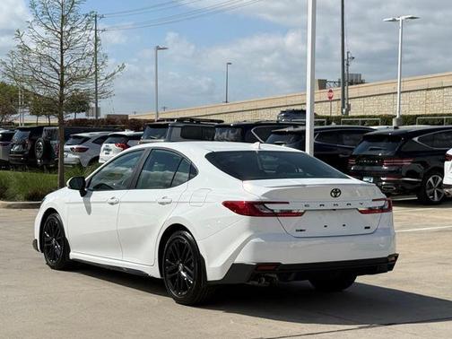 Ice 2026 Toyota Camry SE