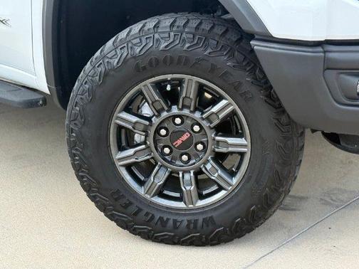Summit White 2024 GMC Sierra 1500 AT4X