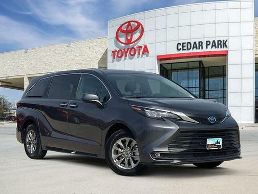 2025 Toyota Sienna XLE