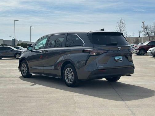 2025 Toyota Sienna XLE