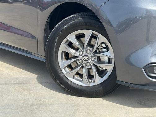 2025 Toyota Sienna XLE