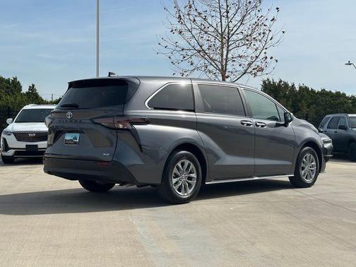 2025 Toyota Sienna XLE