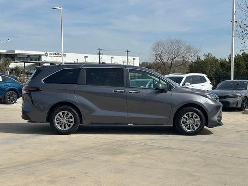 2025 Toyota Sienna XLE