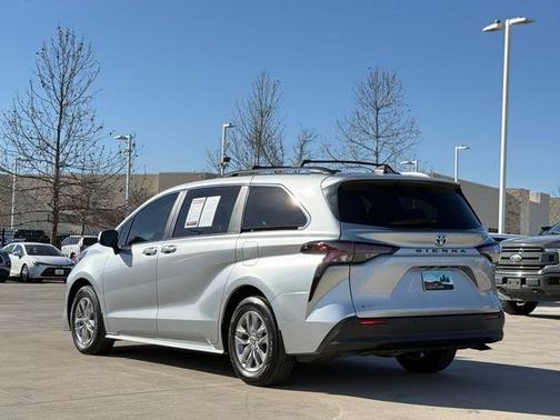 2025 Toyota Sienna XLE