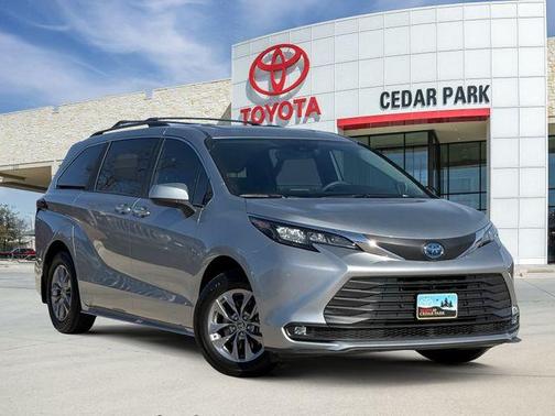 2025 Toyota Sienna XLE