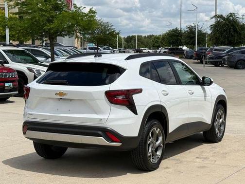 Summit White 2025 Chevrolet Trax LT