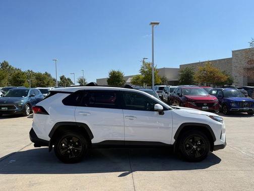 Ice 2025 Toyota RAV4 XLE