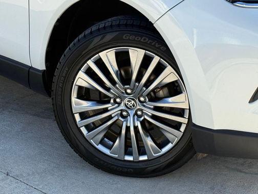 Blizzard Pearl 2021 Toyota Venza Limited