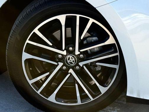Wind Chill Pearl 2025 Toyota Camry XLE