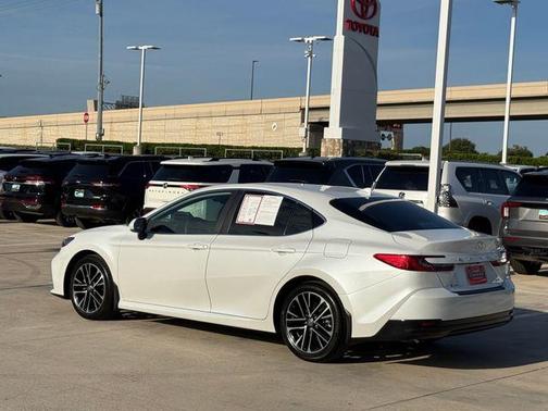 Wind Chill Pearl 2025 Toyota Camry XLE