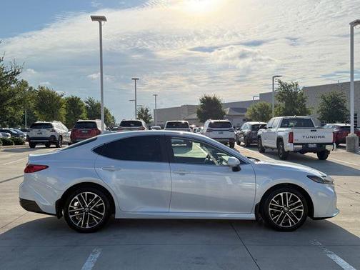Wind Chill Pearl 2025 Toyota Camry XLE