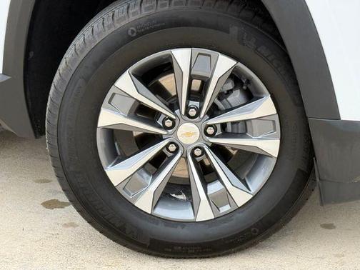 Summit White 2025 Chevrolet Equinox LT