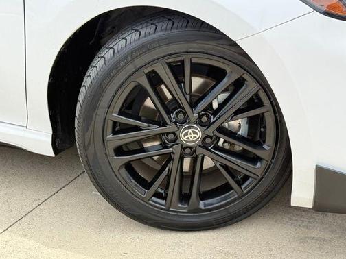 Ice 2025 Toyota Camry SE
