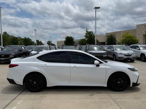 Ice 2025 Toyota Camry SE