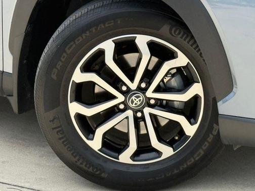 CELESTITE 2024 Toyota Corolla Cross Hybrid SE