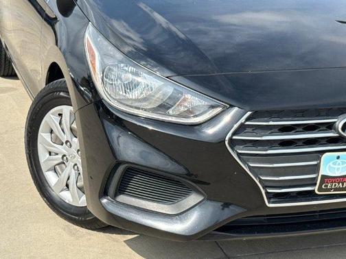 Absolute Black 2022 Hyundai Accent SE
