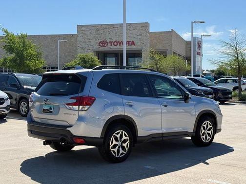Ice Silver Metallic 2020 Subaru Forester Premium