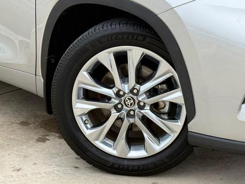 Celestial Silver Metallic 2023 Toyota Highlander Limited