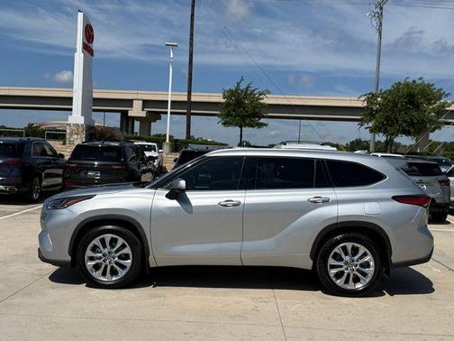 Celestial Silver Metallic 2023 Toyota Highlander Limited