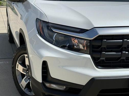 Platinum White 2024 Honda Ridgeline RTL