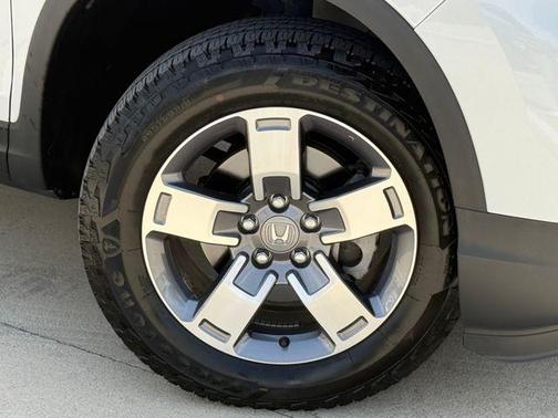 Platinum White 2024 Honda Ridgeline RTL