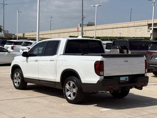 Platinum White 2024 Honda Ridgeline RTL