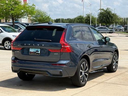Denim Blue Metallic 2024 Volvo XC60 B5 Plus Dark Theme
