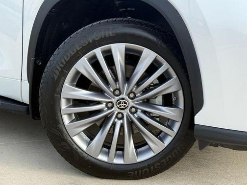 2024 Toyota Highlander Platinum