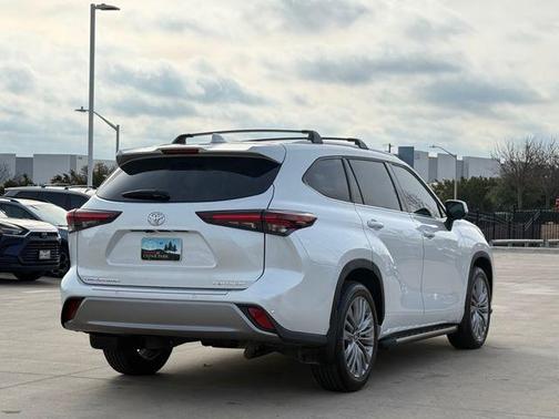 2024 Toyota Highlander Platinum