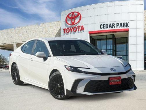 Ice 2025 Toyota Camry SE