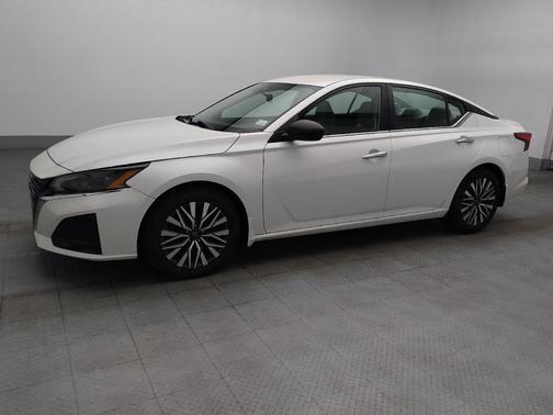 Pearl White Tricoat 2024 Nissan Altima 2.5 SV
