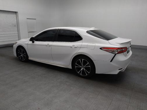 Super White 2018 Toyota Camry SE