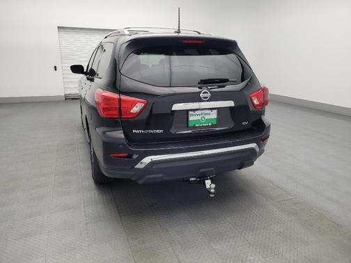 2017 Nissan Pathfinder SV