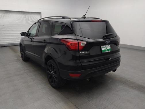 Agate Black Metallic 2019 Ford Escape SE