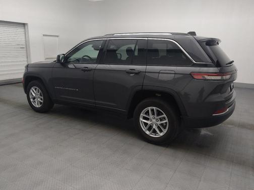 Baltic Gray Metallic Clearcoat 2023 Jeep Grand Cherokee Laredo