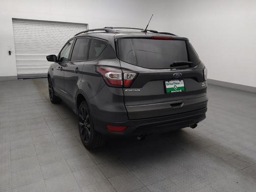 Ruby Red Metallic Tinted Clearcoat 2017 Ford Escape SE