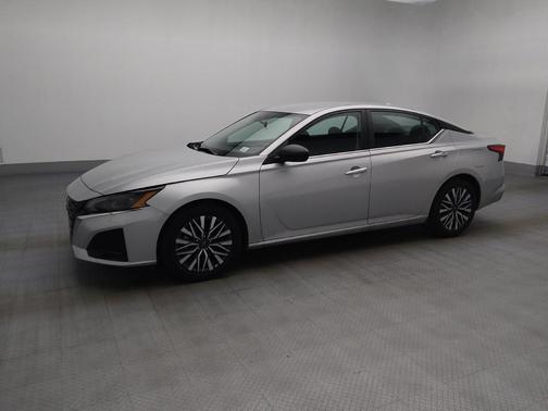 Brilliant Silver Metallic 2025 Nissan Altima 2.5 SV