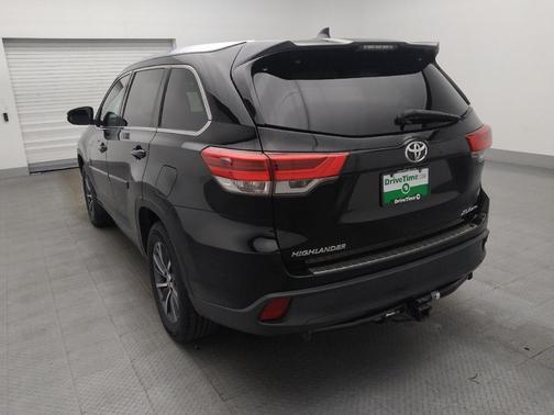 Midnight Black Metallic 2017 Toyota Highlander XLE