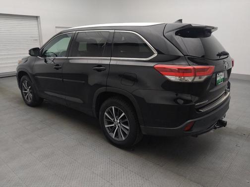 Midnight Black Metallic 2017 Toyota Highlander XLE