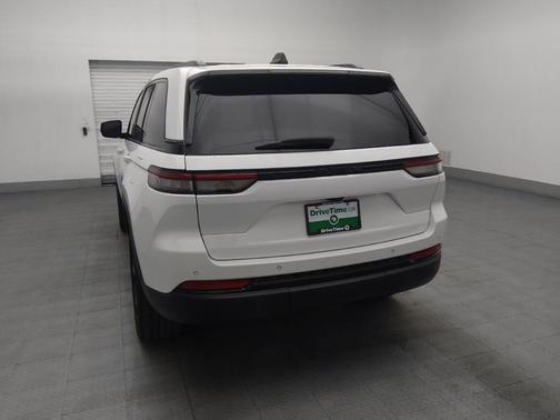 Bright White Clearcoat 2023 Jeep Grand Cherokee Altitude