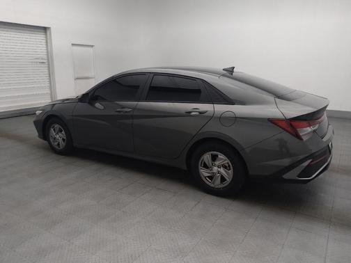 Gray 2025 Hyundai ELANTRA SE