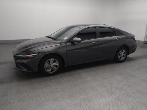 Gray 2025 Hyundai ELANTRA SE