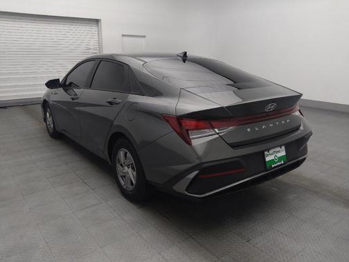 Gray 2025 Hyundai ELANTRA SE