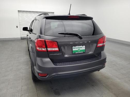 Granite Pearlcoat 2019 Dodge Journey SE