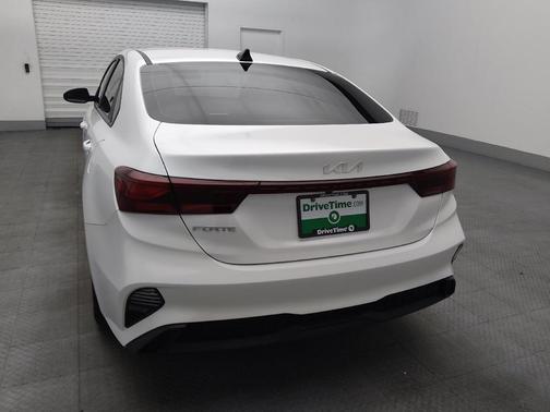 Snow White Pearl 2024 Kia Forte LXS