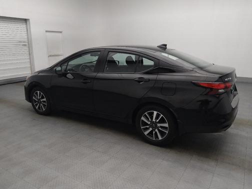 Super Black 2024 Nissan Versa 1.6 SV