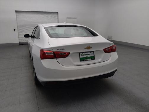 Summit White 2025 Chevrolet Malibu FWD 1LT