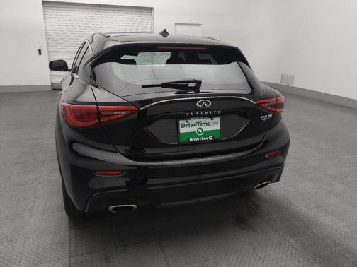 2017 INFINITI QX30 Luxury